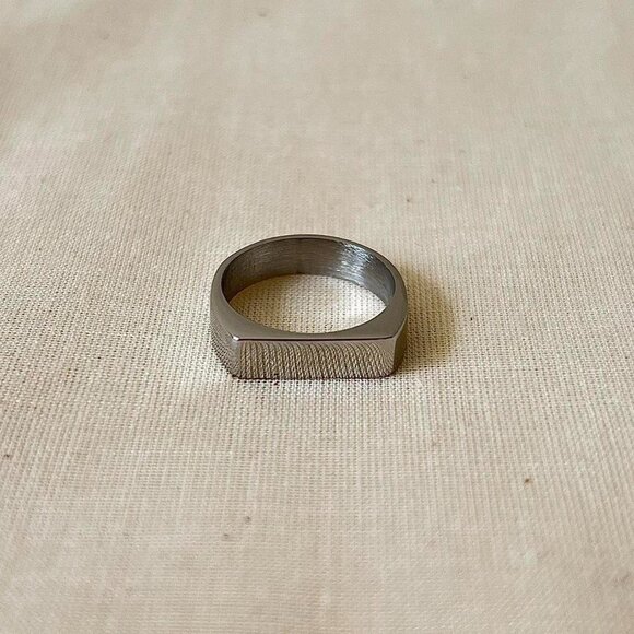 silver classy signet flat bar ring - Picture 4 of 8